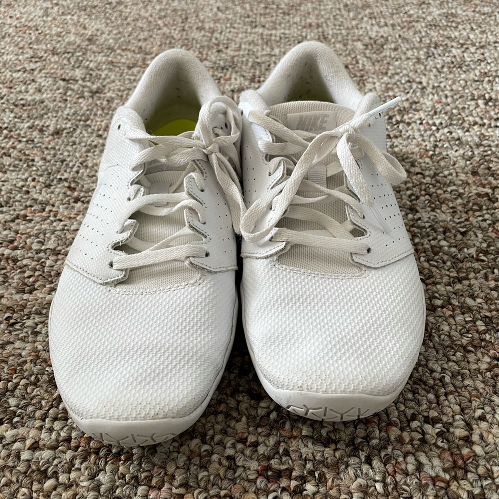 Cheer shoes